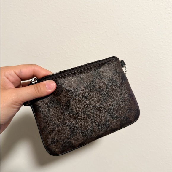 coach signature print brown horse and carriage - Picture 2 of 2